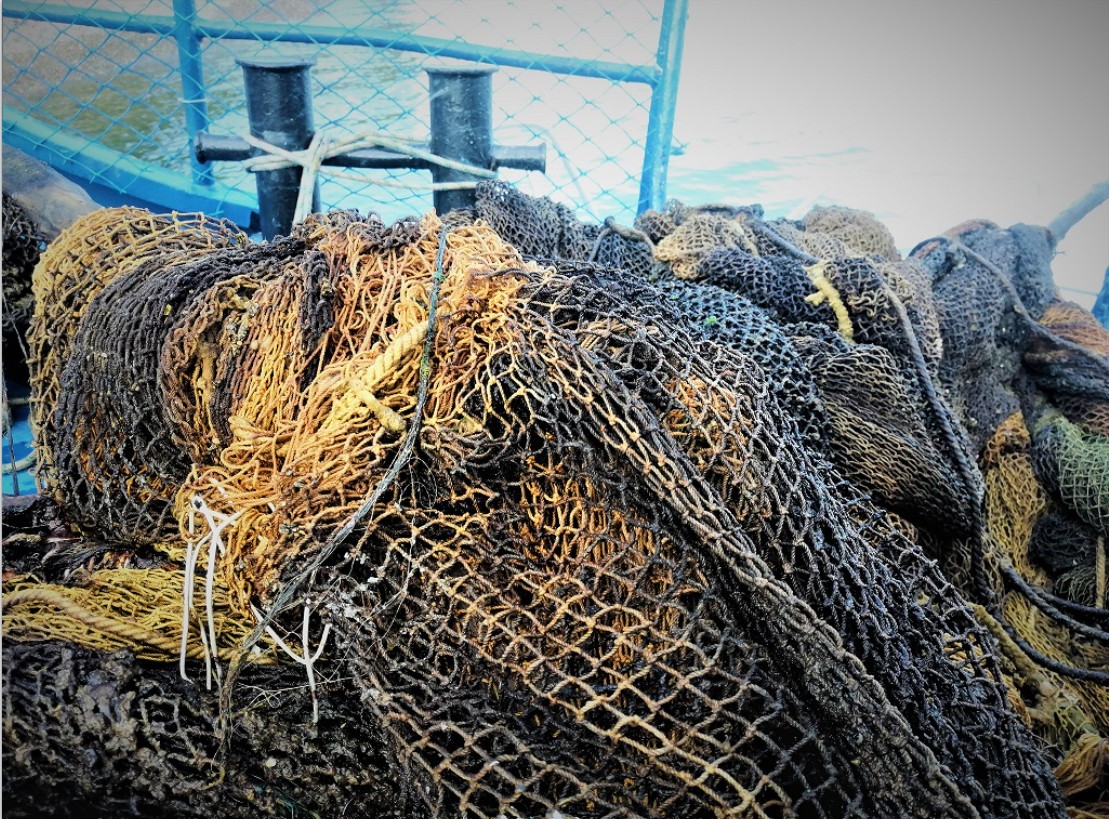 100-килограммовую рыболовную сеть подняли со дна Байкала