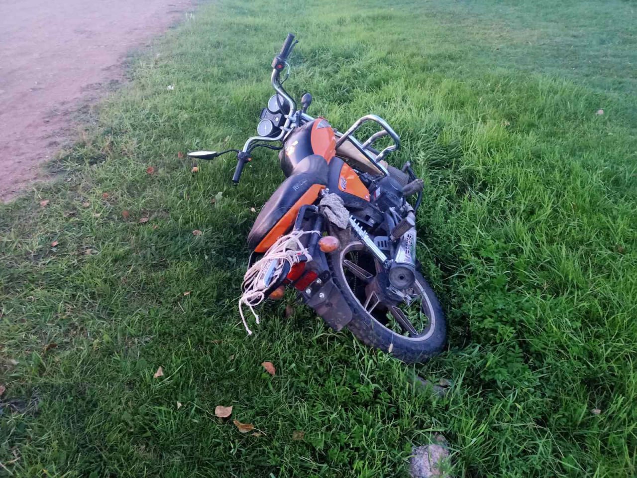 12-летний мальчик с 2-летним пассажиром опрокинулся на мотоцикле в Баяндае