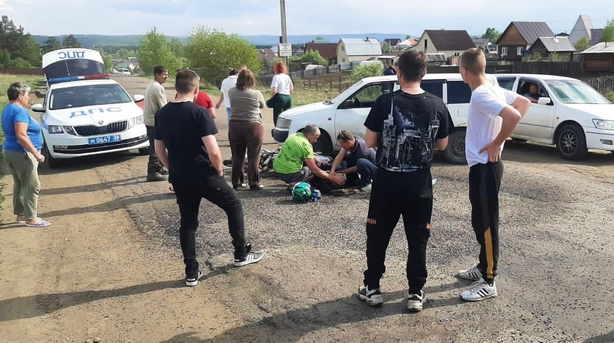 12-летний мотоциклист и его друг пострадали в ДТП в Иркутском районе