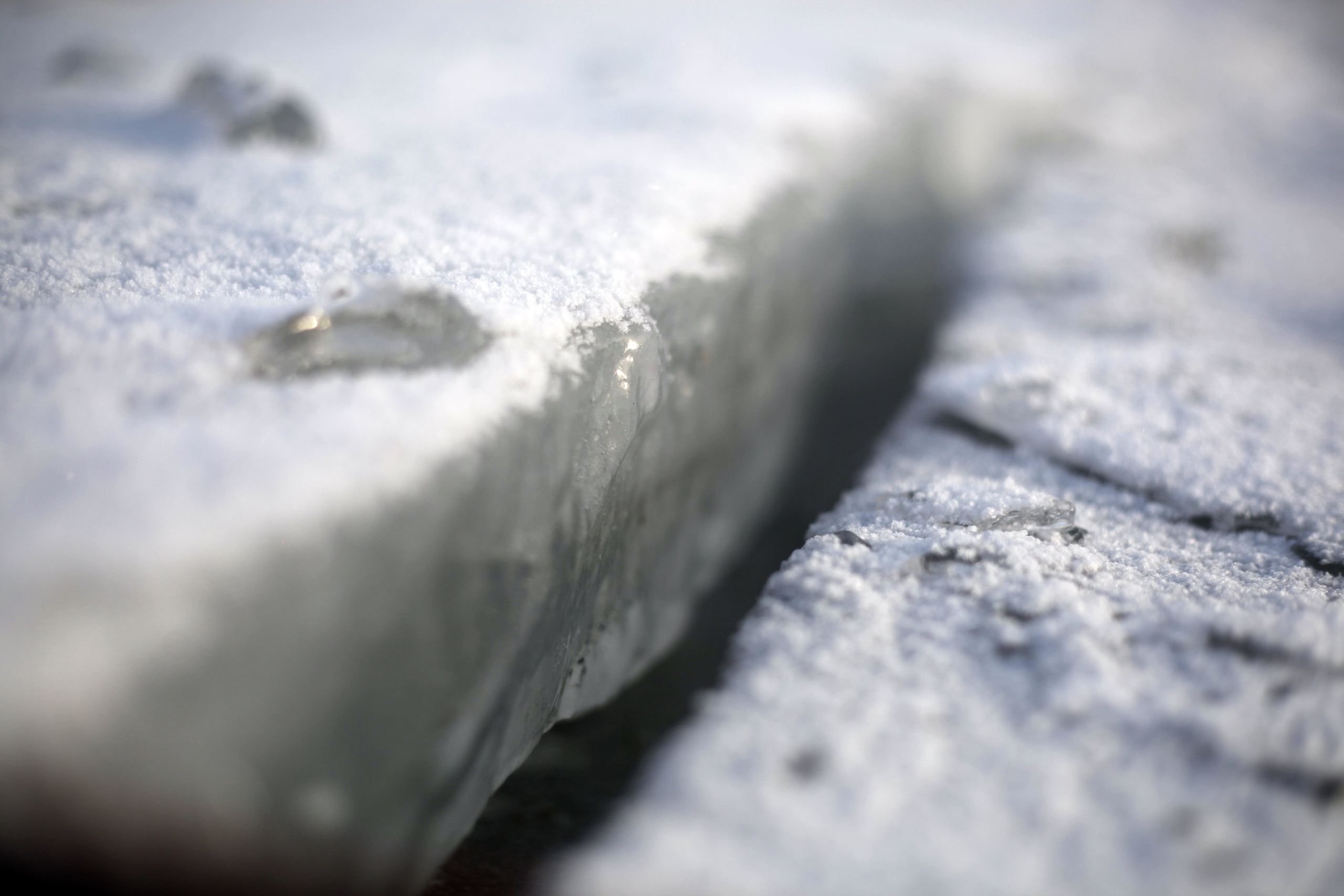 14-летний школьник провалился под лед в Иркутске и утонул