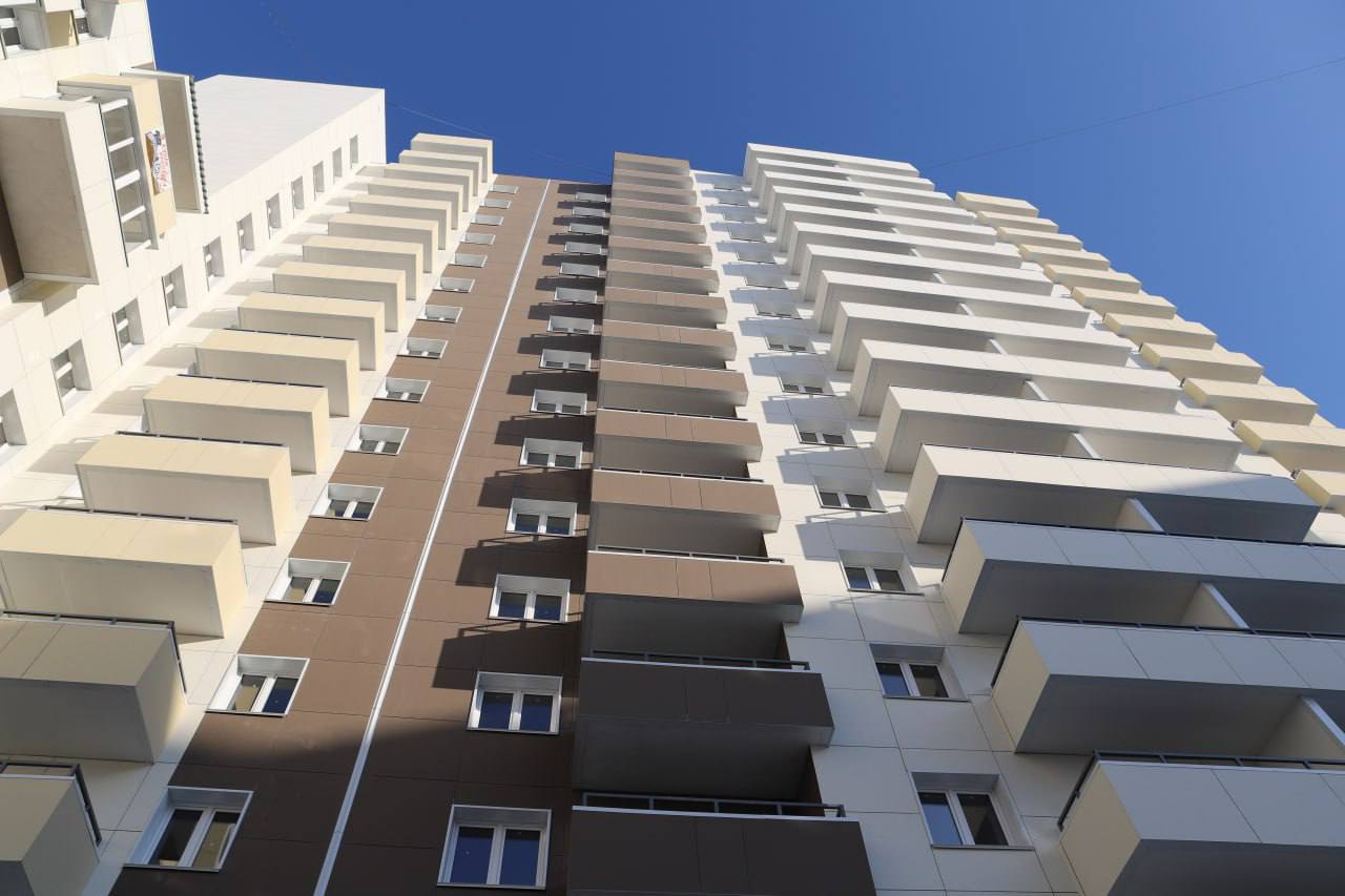 15 семей из Иркутска получили новые квартиры в ЖК "Эволюция" взамен аварийного жилья