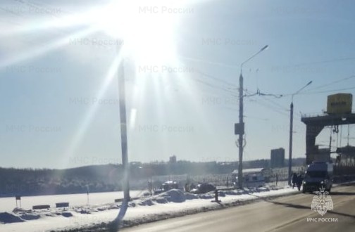 20-летняя девушка провалилась под лед Ангары вблизи Иркутской ГЭС