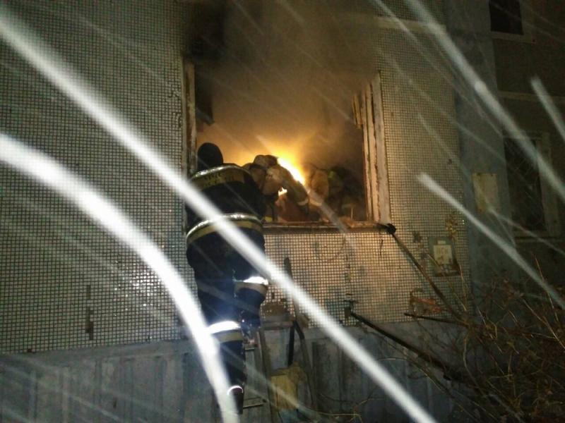 15 человек спасли на пожаре в Усть-Илимске этой ночью