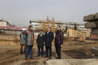 Более 200 человек строят 19-ю школу в Академгородке