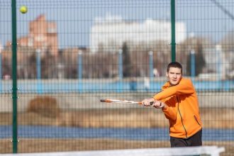 Первый муниципальный теннисный корт заработал в Иркутске на острове Юность