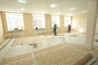 Студотряды ремонтируют здание городского центра «Патриот»