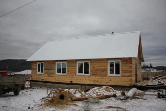 В поселке Горячий Ключ завершается строительство домов для десяти семей-погорельцев