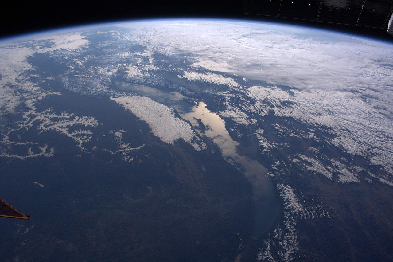 Космонавт Антон Шкаплеров опубликовал фото Байкала из космоса
