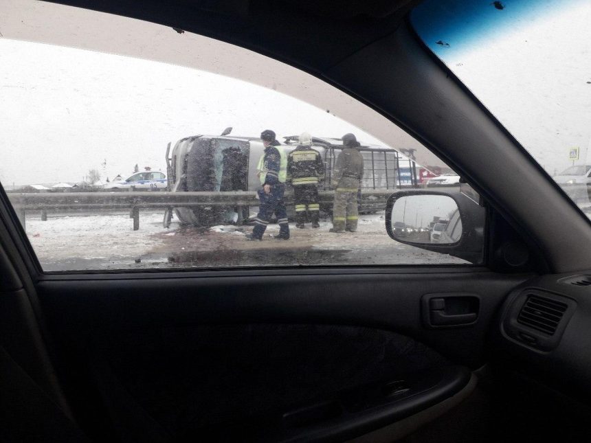 На объездной дороге Ново-Ленино перевернулась маршрутка