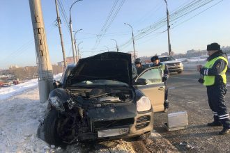 Два человека скончались в ДТП на плотине ГЭС в Иркутске