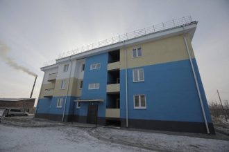 Еще 176 детей-сирот получили ключи от квартир в Иркутской области