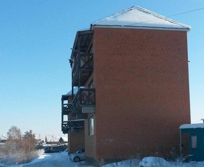 Несколько иркутских семей вынуждены жить в "доме-призраке"