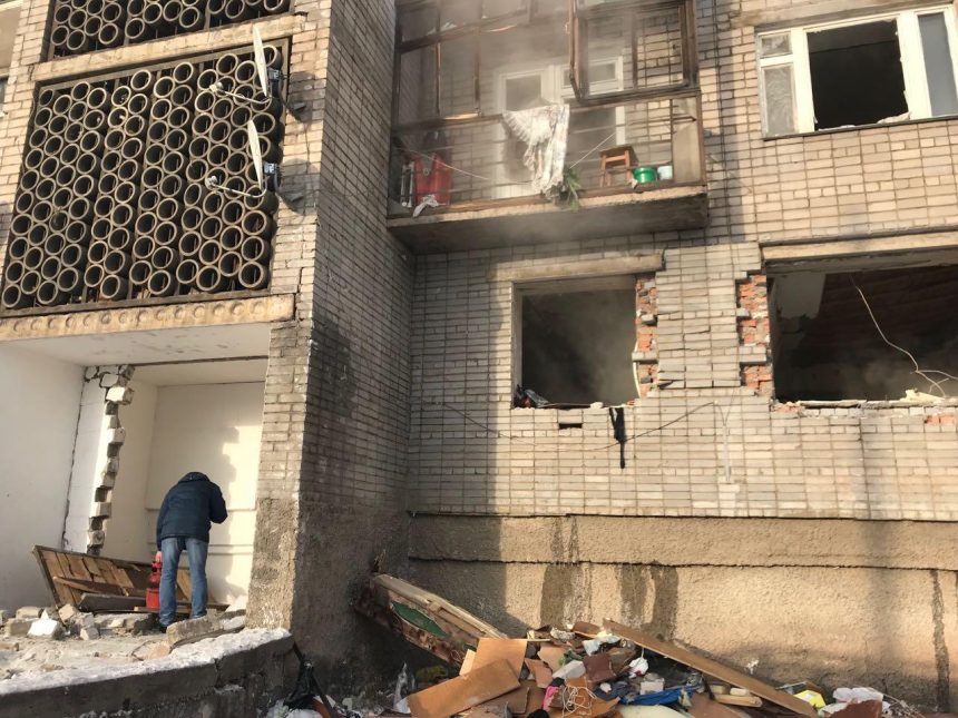 Около сотни человек эвакуированы из пятиэтажного дома в Усть-Куте, где произошёл хлопок газа