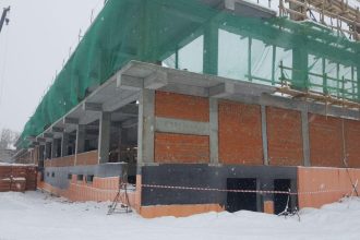 Строительство каркаса здания ФОКа на бульваре Рябикова подходит к концу