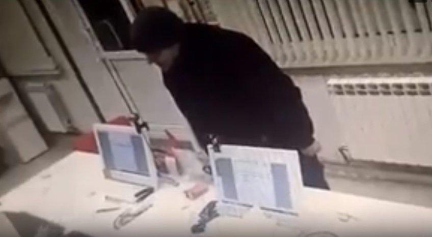 Мужчина под угрозой применения ножа ограбил офис микрозаймов в Усолье