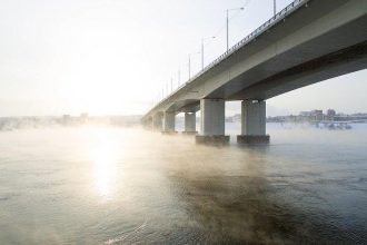 На Академическом мосту образовалась пробка из-за ДТП