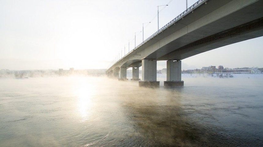 На Академическом мосту образовалась пробка из-за ДТП