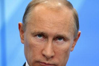 На сборщиков подписей за Путина пожаловались в прокуратуру