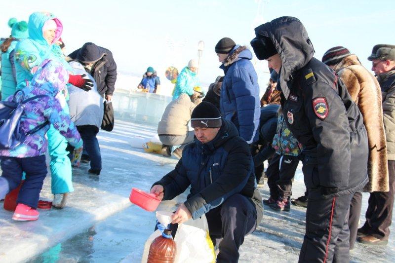 Полиция на дежурстве в местах празднования Крещения Господня. Фоторепортаж