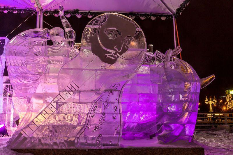 В Москве открылся фестиваль ледовых скульптур, созданных из байкальского льда