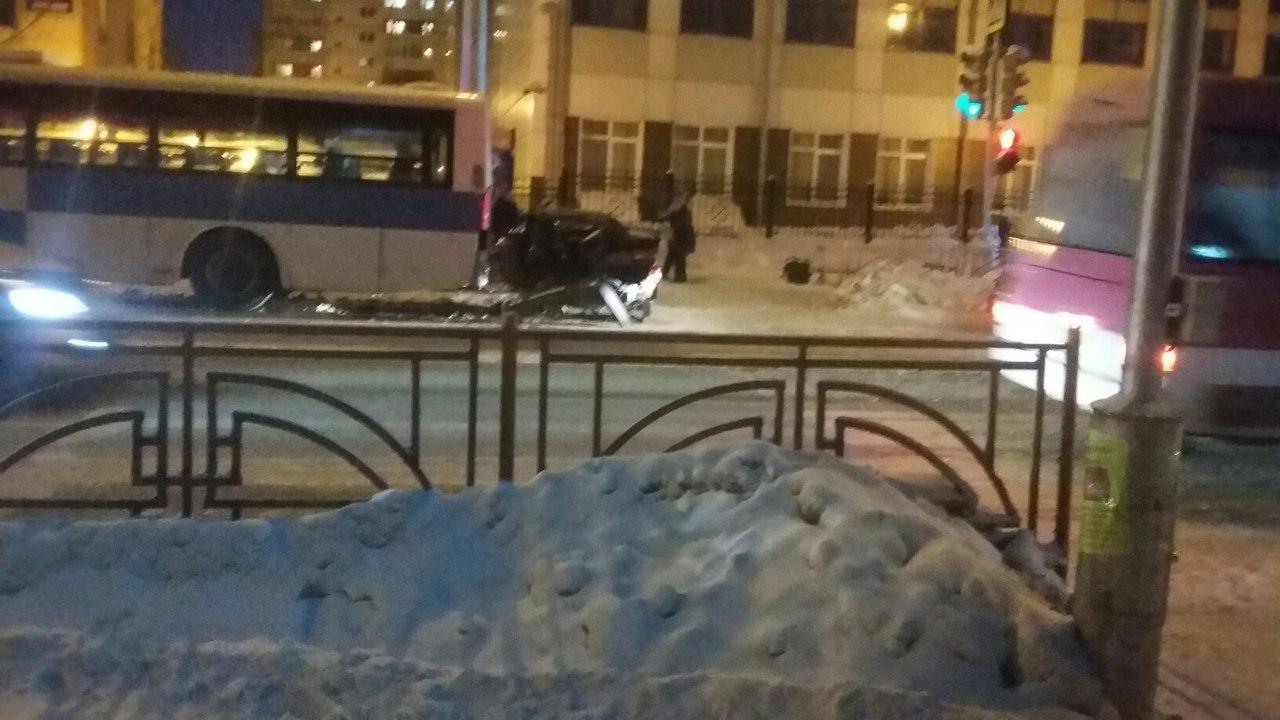 Водитель Honda Accord наехал на двух пешеходов в Иркутске