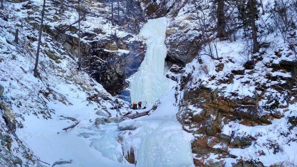 Альпинисты делятся впечатлениями о "новом" водопаде на Аршане для ледолазания