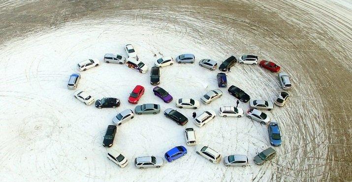 Иркутские автомобилисты провели "олимпийский флешмоб"