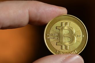 Неизвестный трейдер стал миллиардером на обвале биткоина