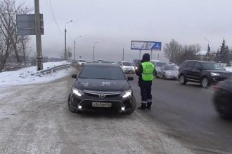 Полиция Иркутска проводит рейды по выявлению затонированных авто