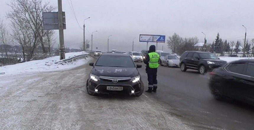 Полиция Иркутска проводит рейды по выявлению затонированных авто