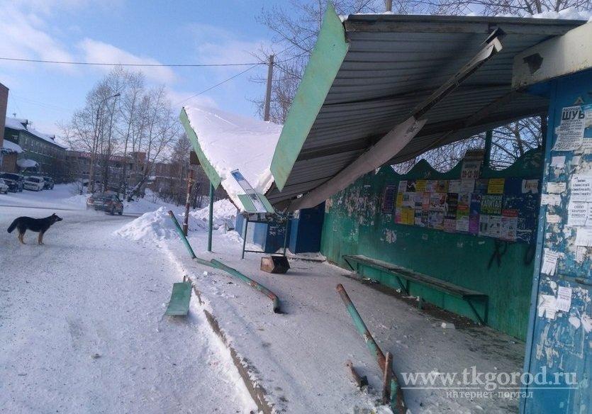 В Братске автобус въехал в остановку, на которой стояли люди