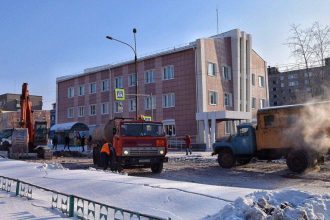 В Братске продолжают ликвидировать прорыв на магистральном водопроводе