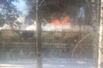 Заброшенные склады горели сегодня в Ангарске