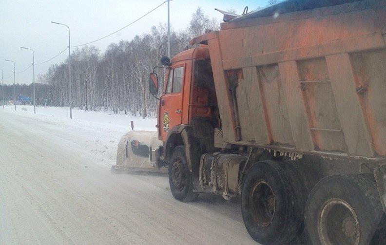 83 единицы спецтехники убирали дороги Иркутской области в ночь на 12 марта