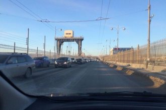 Большая пробка образовалась на плотине ГЭС из-за аварии