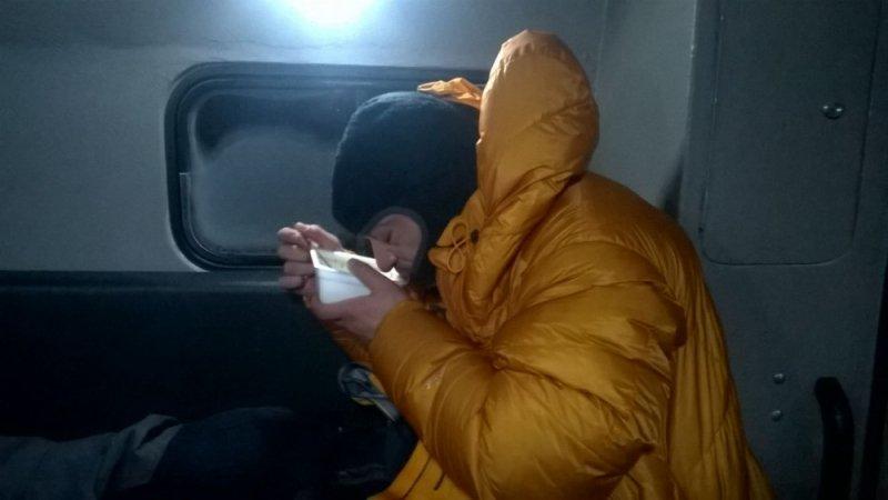 Иностранца, у которого ветром унесло палатку и все снаряжение, спасли на Байкале