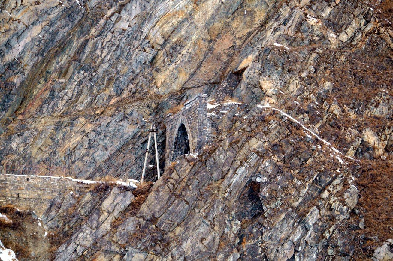 Кругобайкальская железная дорога в марте