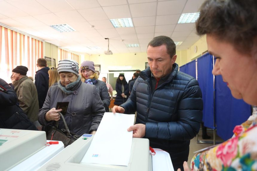 Мэр Иркутска проголосовал на выборах Президента России