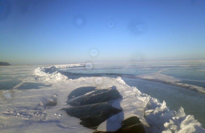 На Байкале после землетрясения и повышения температур ухудшается состояние льда