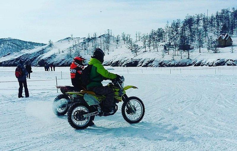 Неделя в фотографиях: цветы и Байкальский разлом