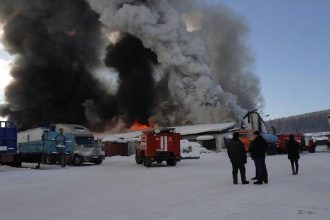 Производственная база горит в Усть-Куте