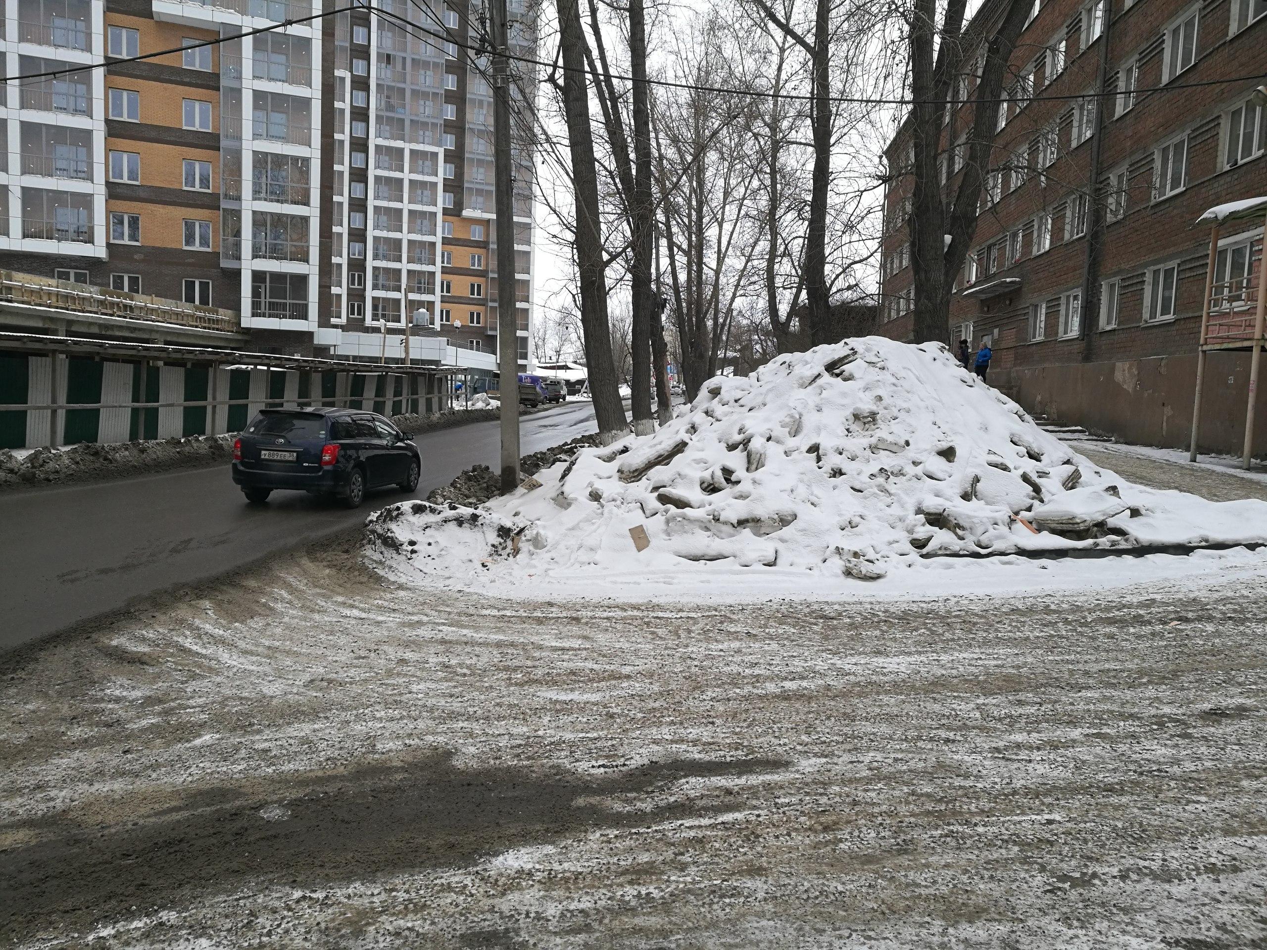 Снежные горы в Иркутске