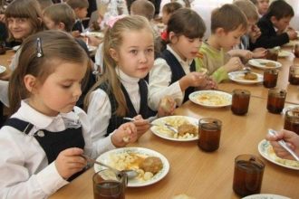 В Братске с 5 марта увеличится стоимость льготного школьного обеда. Увеличение - за счет бюджета
