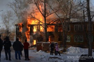 В Братске сгорело несколько расселенных домов