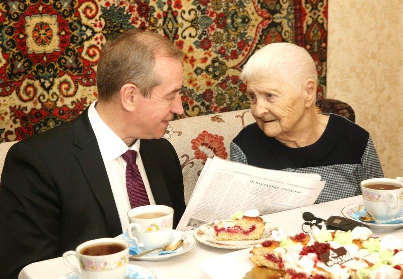 В Иркутской области пожилые люди с 90 лет будут получать единовременные денежные выплаты к юбилеям