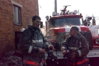 10 человек спасли пожарные в многоквартирном доме в Усть-Куте