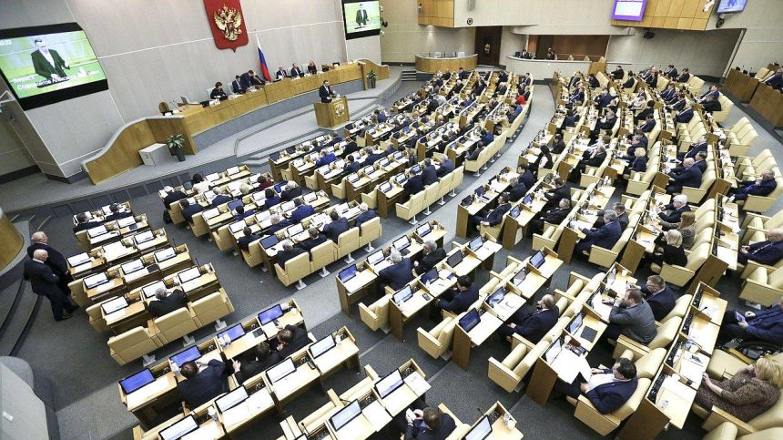 Госдума рассмотрит законопроект, предлагающий установить Знамя Российской империи в качестве государственного флага России