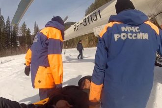Иркутские спасатели эвакуировали охотника из труднодоступной местности Тункинского района