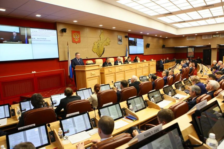 ЗС Иркутской области приняло во втором чтении законопроект о приемных семьях для пожилых людей