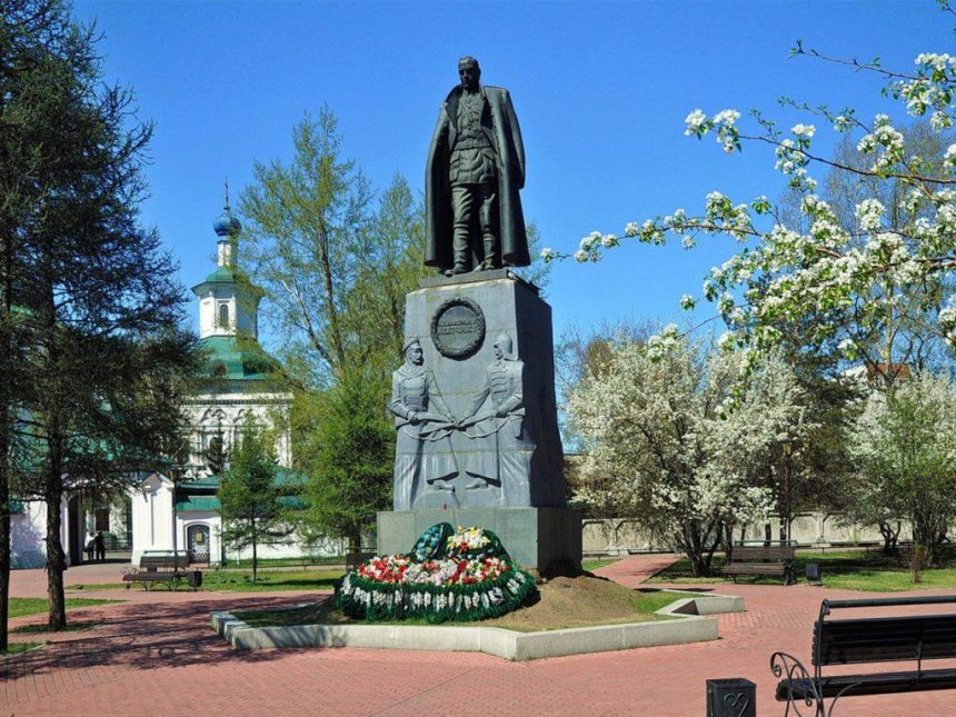 Иркутяне голосуют за снос памятника Колчаку